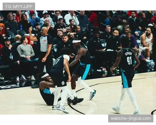 太阳吉莱斯皮持球组织 轮换阵容进攻发起依赖挡拆配合